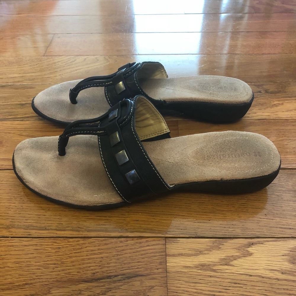 Naturalizer T-strap Sandal